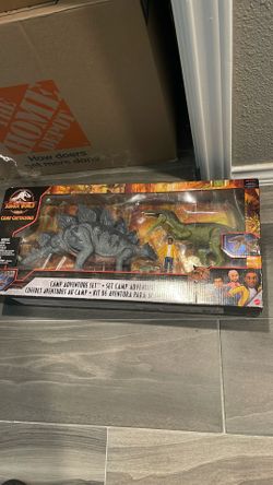 Jurassic World dinosaurs and figure set