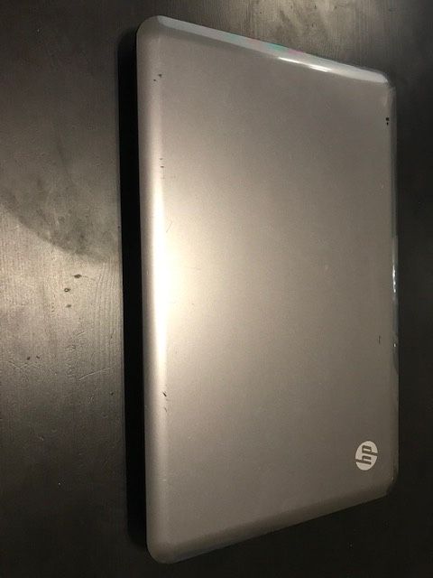 Laptop HP 2000 - Parts Only, missing hard drive. Cash only please.