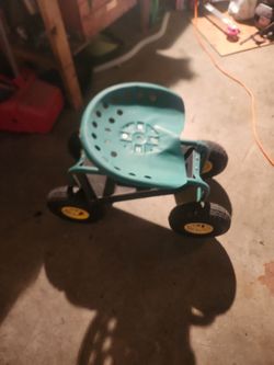 Rolling tractor's style garden tool