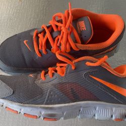 NIKE