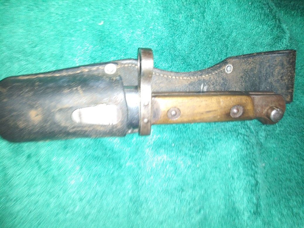 WWI WWII ANTIQUE BAYONET