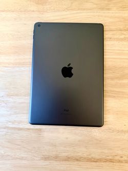 iPad 7th gen 10.2” 32GB — Excellent Condition + Brand-New Case & Charging Cable