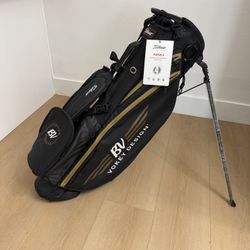 BRAND NEW TITLEIST PLAYERS 4 x VOKEY DESIGN “CUSTOM WEDGES” BLACK GOLF BAG