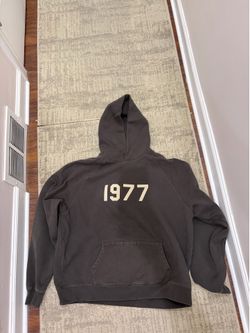 1977 essentials hoodie