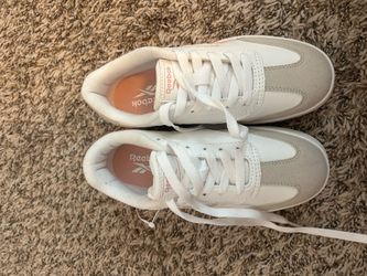 Reebok girls shoe