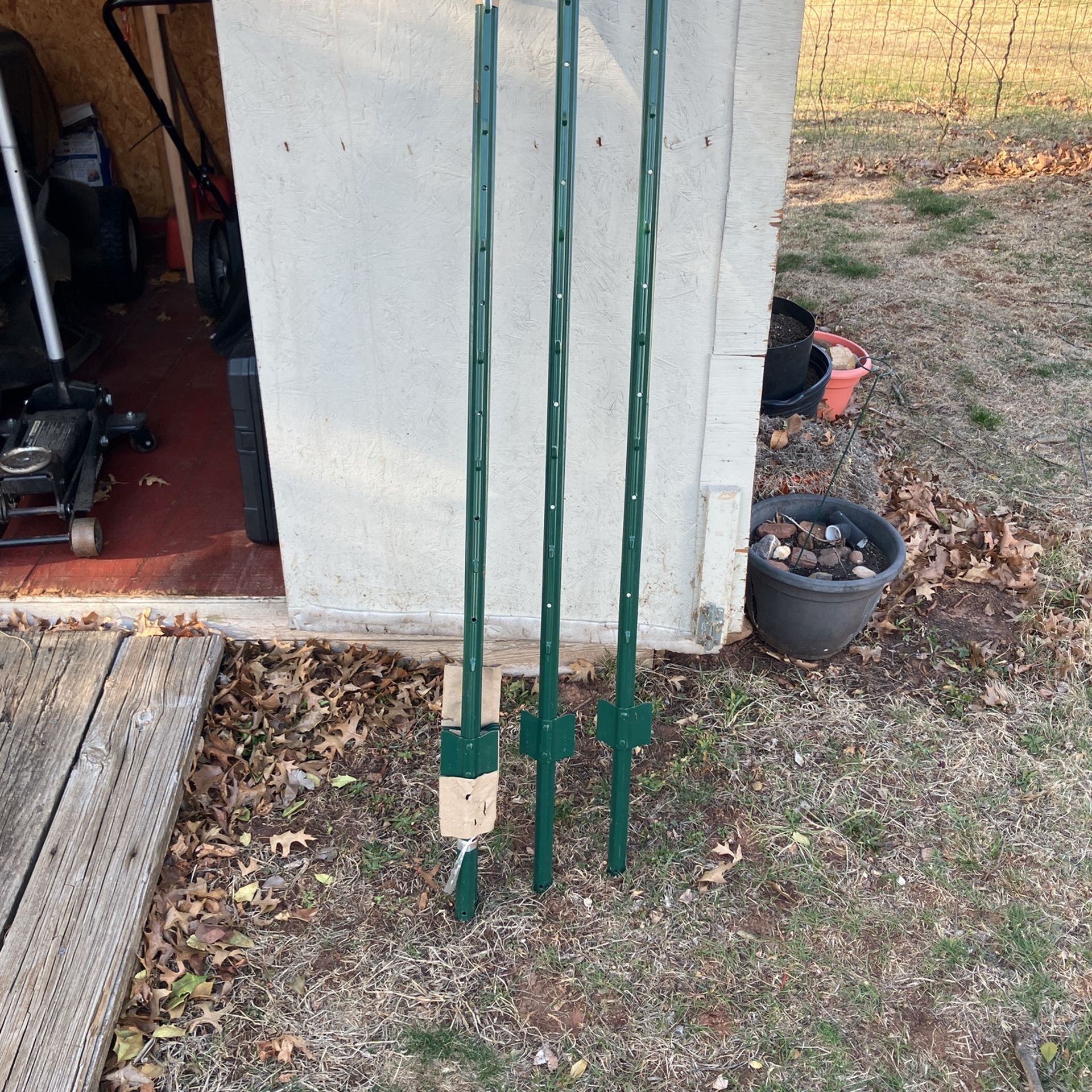 5 ft.  Powder Coated Steel Fence U-Post with Anchor Plate. (7 of them)