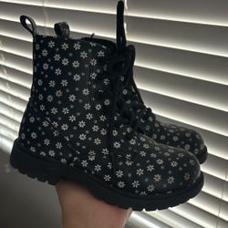 Black Boots Levi’s girls 