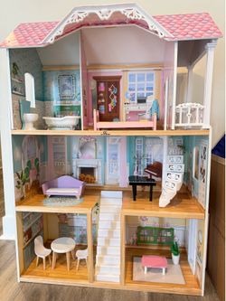 Delta Children Dollhouse