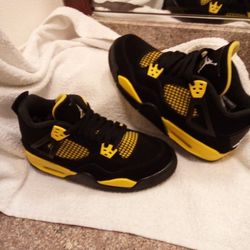 RETRO 4 JORDANS BRAND NEW 