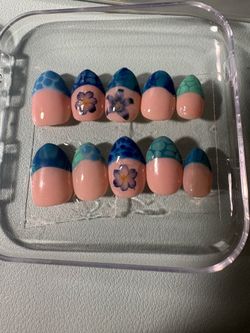Custom press-on gel-x nails
