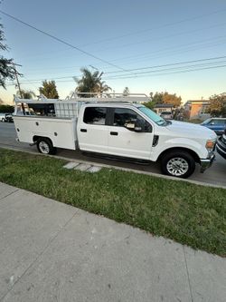Vendo Mi F350. Año 2020.  Título Limpio Millas 134.321. En Muy Buen Estado Interiores. De Piel Gasolina Fusil Flex.   Muy Barata. 