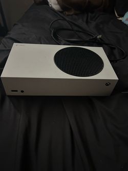 Xbox series s with 2 controllers