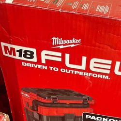Milwaukee

M18 FUEL PACKOUT 18-Volt Lithium-Ion Cordless 2.5 Gal. Wet/Dry Vacuum (Vacuum-Only)


