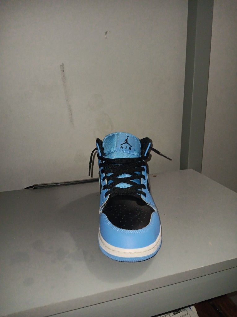 Air Jordan 1 Mid University Blue/black/white