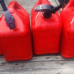 Gasoline  Cans Plastic In Great Shape 5 Gallon Containers No Damage Bundle 