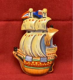 Vintage Takito Co Japan lustre ware wall pocket sailing ships with flags luster