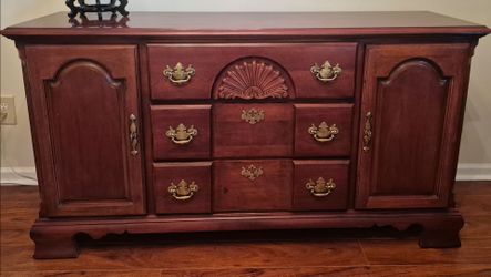 Dining server/ Dresser