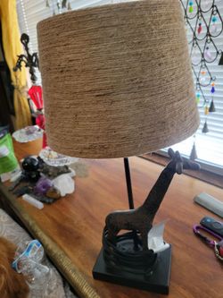 Giraffe lamp