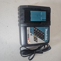 Makita Charger 