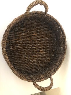 Round Wooven basket with handles