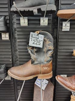 EZPawn, Bastrop, Texas, Men's leather boots