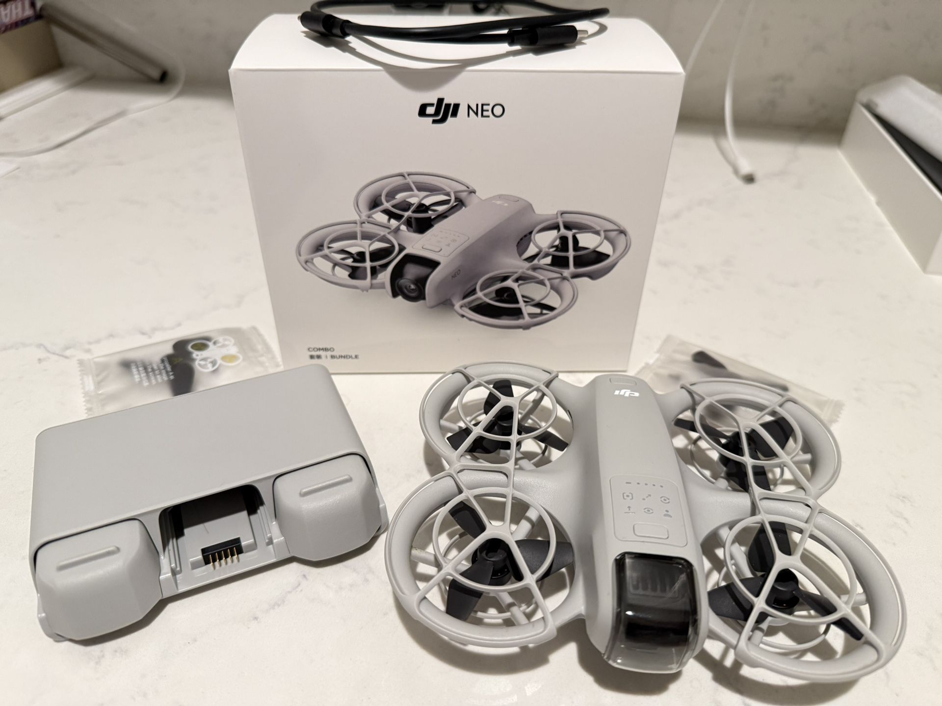 DJI Neo Combo Bundle drone 3 Batteries & Charging hub + Carrying Bag
