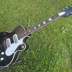 Silvertone H62 Espanada, made in USA in 1960. Terrific jazz guitar with original Gibson P13 single coil pickups. Great feel and action. All pots are s