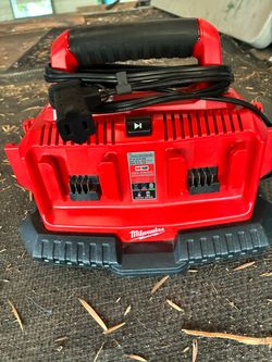 Milwaukee M18 - 6 Bay Charging Station