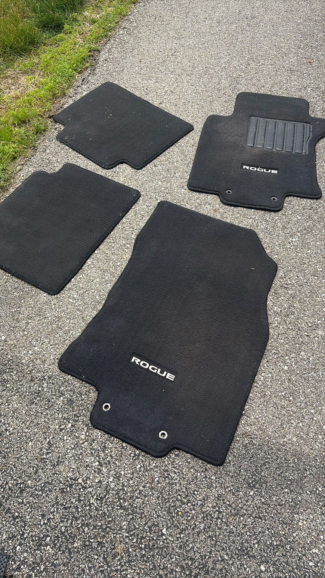 Nissan Rogue 2014-2020 Original Carpet Mats