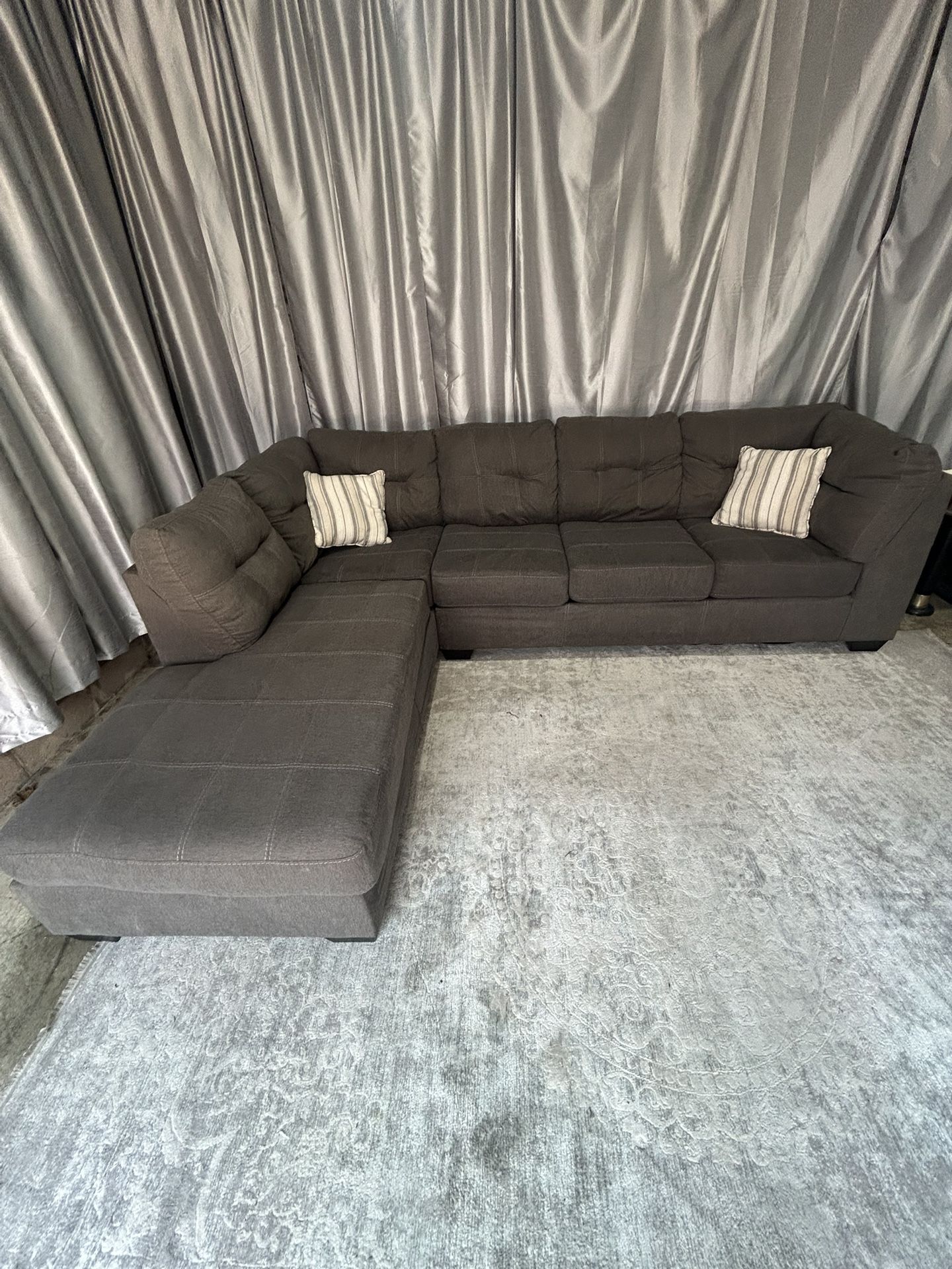 Gray L shape Ashley F sectional couch 🛻Delivery available 