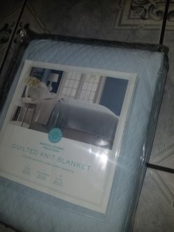 Quilted knit blanket