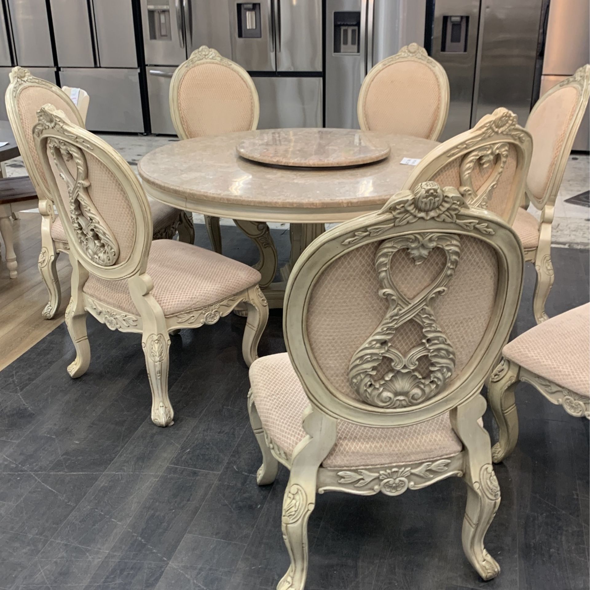 Round Dining Set With Spinning Top