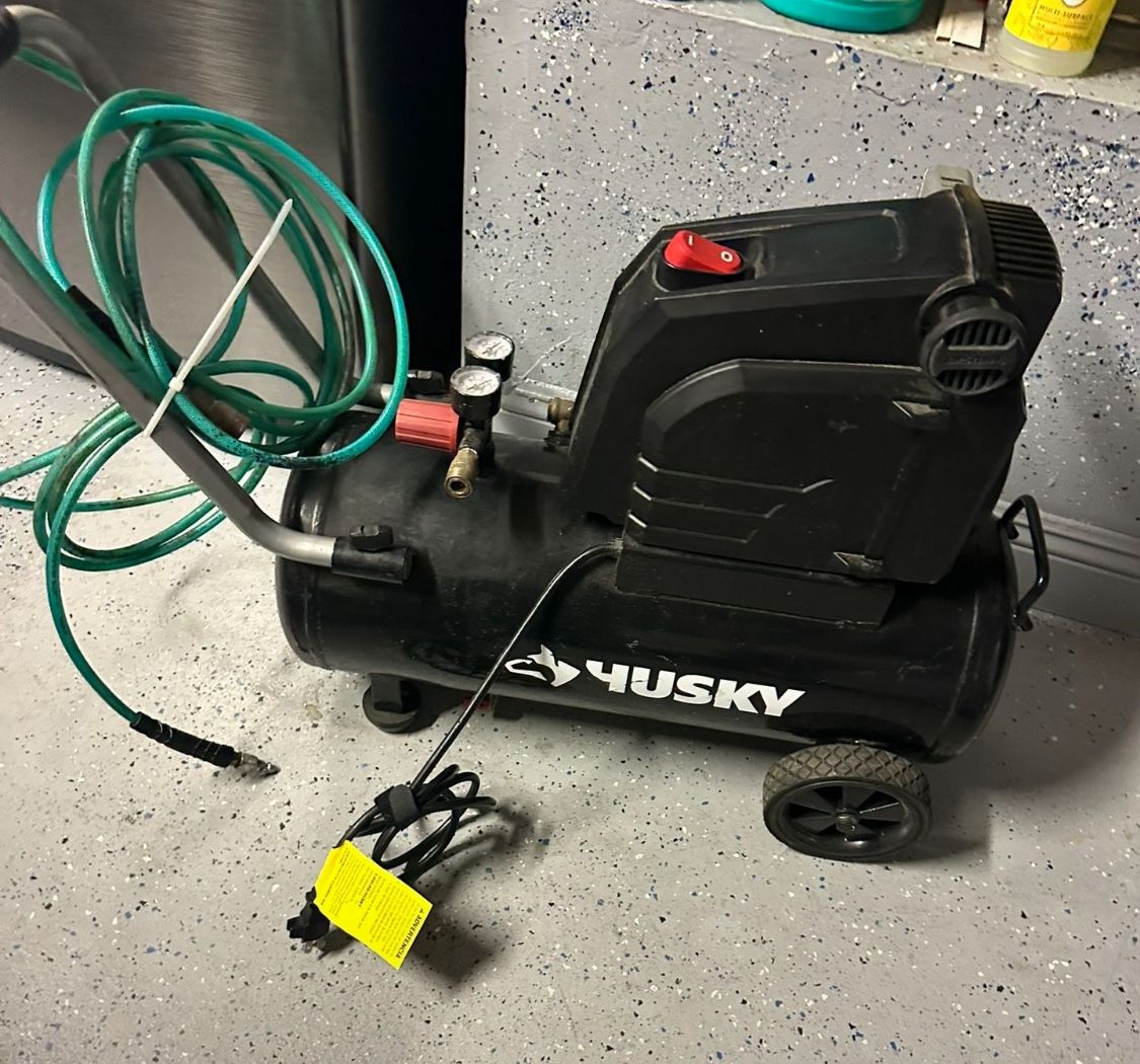 8 Gal. 150 PSI Portable Electric Oil-Free Horizontal Hotdog Air Compressor with Rubber Wheels and 1-Quick Coupler 