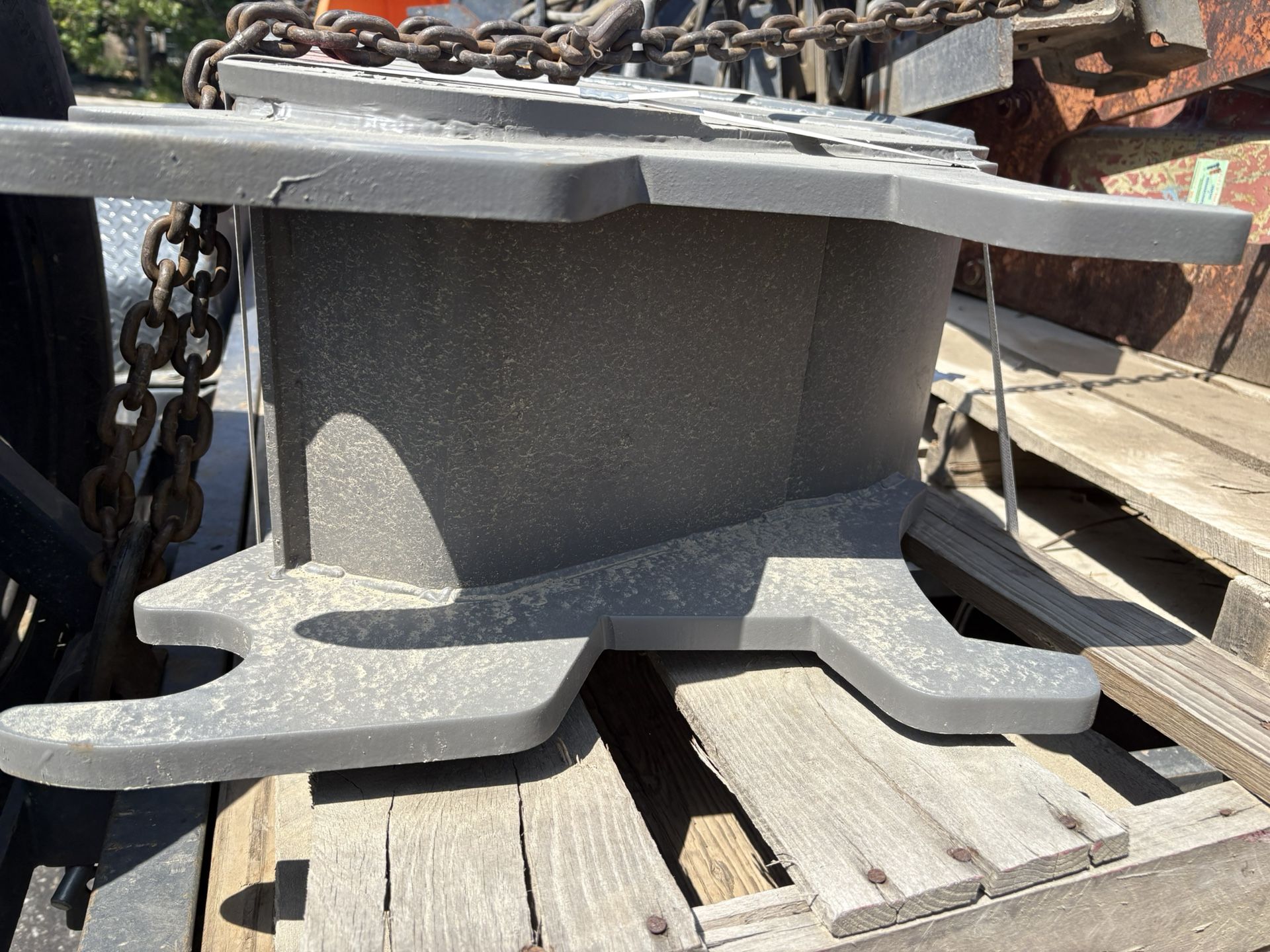 Brand new John Deere 12 inch smooth bucket