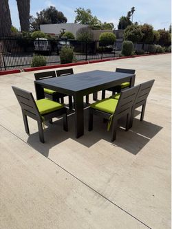 Restoration Hardware Outdoor Dining Set