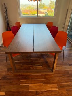 Dining Room Table and 6 Chairs