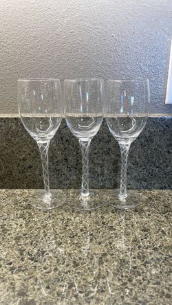 Lot of 3 wine glasses
