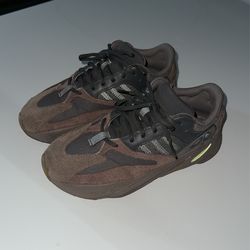 YEEZY adidas 700 Mauve