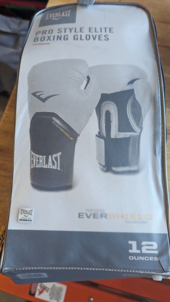 Everlast Boxing Gloves Pro Style Elite, 12 Ounces