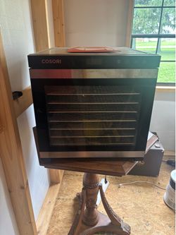 Food dehydrator