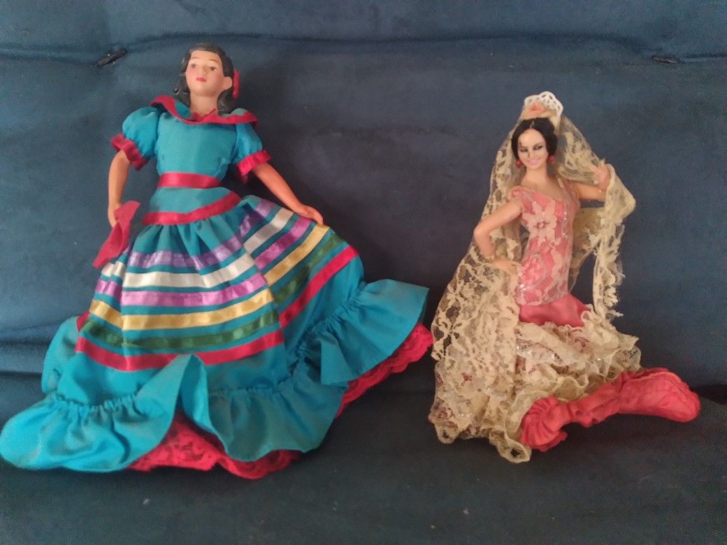 2 Spanish dancing Girl dolls, both in excellent condition