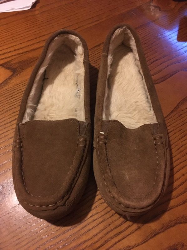 Suede Moccasin slippers size 5/6