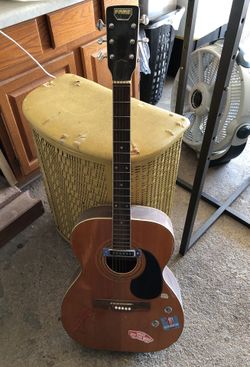 Fame Acoustic/Electric Guitar