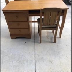 Stanley Solid Light Wood Desk With Chair (Hablo Español)