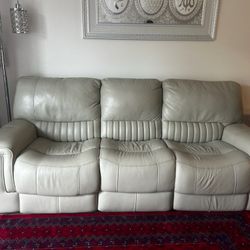 Good White Comfy Couch 