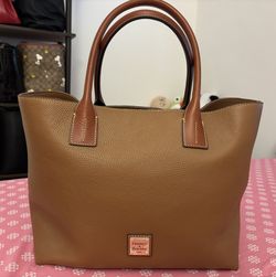 Dooney and bourke purse