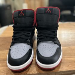 Jordan 1 mid Bred shadow 