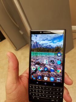 Blackberry key2 unlocked 64GB 6gb of RAM with the Box for sale or trade for a T-Mobile or unlocked phone