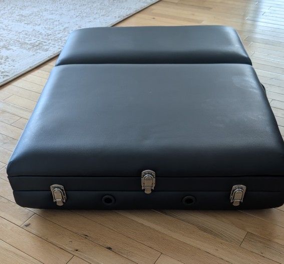 MASSAGE TABLE- PORTABLE - 6Ft  ×2.5Ft