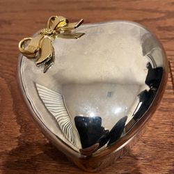 Vintage  Sankyo Silver Plated, Heart Shaped Musical Trinket/Jewelry Box, Gold Bow